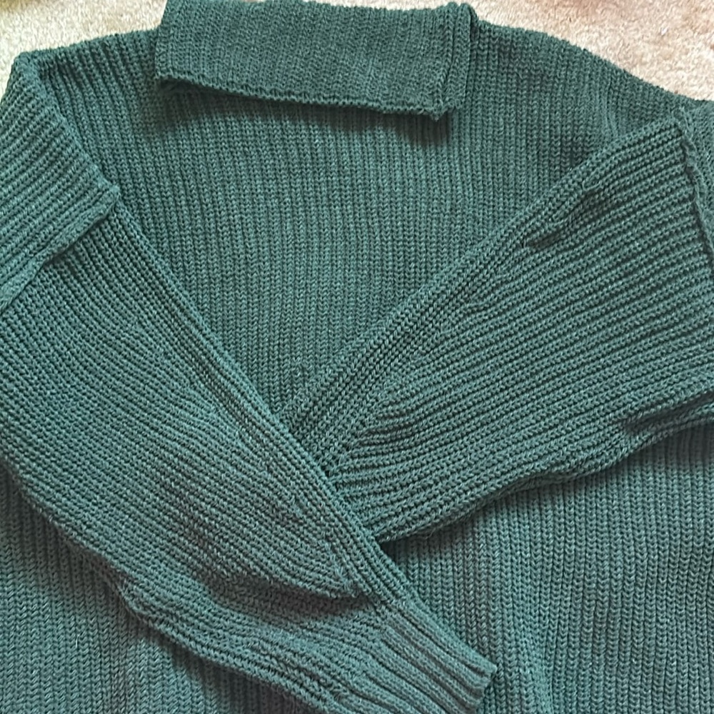 Aerie knit turtle neck sweater- dark green